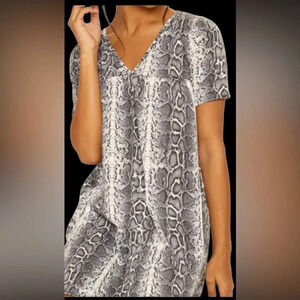 Vintage  style snake print shortsleeved V-neck Smock night dress Sz XL